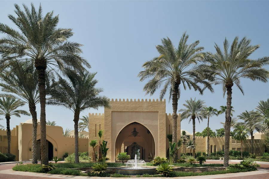 Palm trees and elegant fountain in the garden of One&Only Royal Mirage.