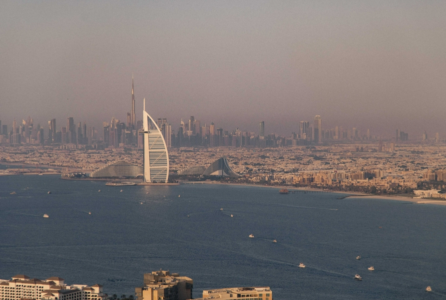 Vibrant Dubai attractions showcasing luxury and accessibility