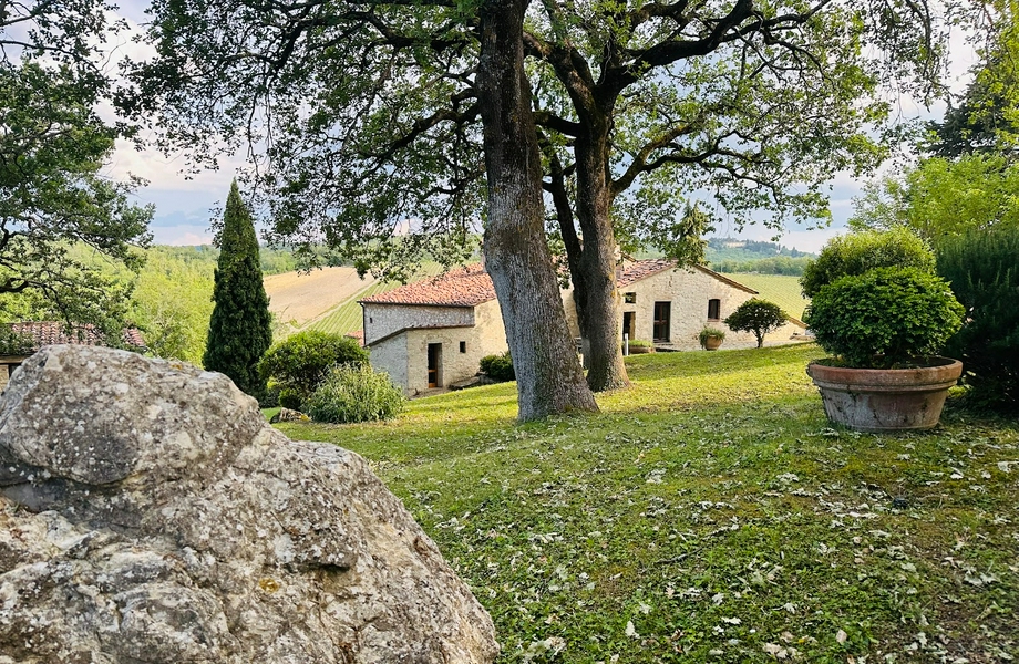 Lush garden surrounding a traditional Tuscan house at Querceto di Castellina.
