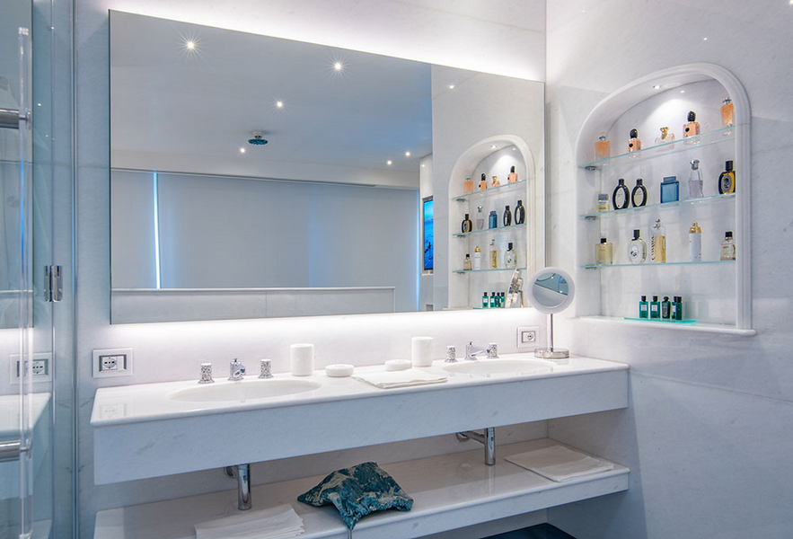 Aperitif at the Grotta Palazzese 3