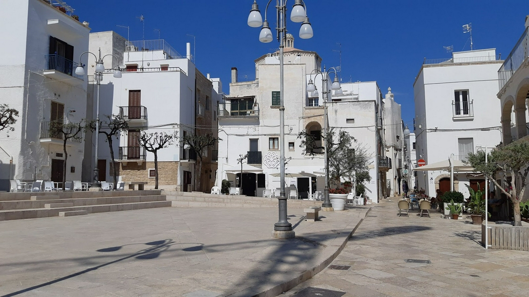 Discover the Polignano a Mare seafront 3