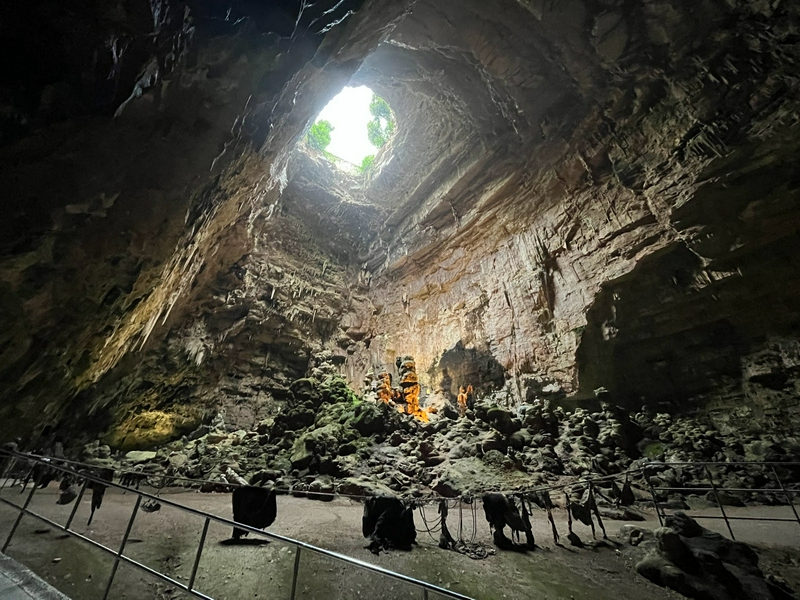 Exploring the Castellana Caves 3