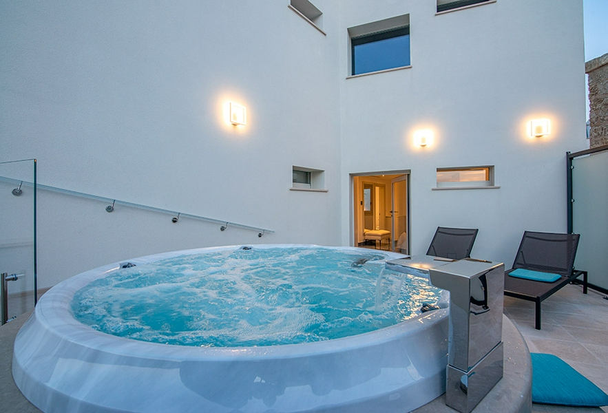 Aperitif at the Grotta Palazzese 2