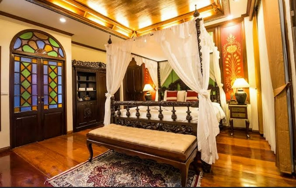 Spacious large room at Villa Sirilanna Hotel with swimming pool views.