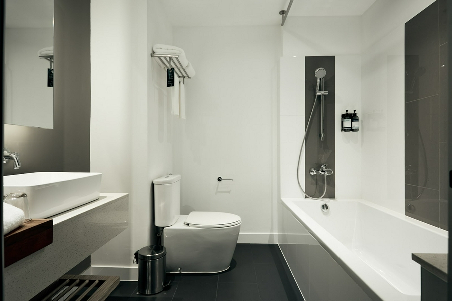 CASA 17 Hotel features clean rooms, a pool area, and breakfast in an urban location.