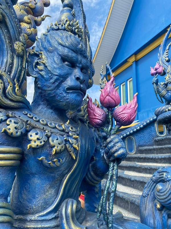 Chiang Rai: The White Temple, the Blue Temple, and the Baan Dam Museum 4