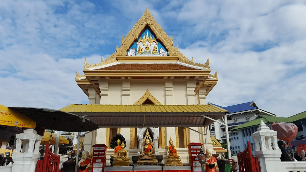 Golden Buddha statue at Wat Traimit in Chinatown, Bangkok.
