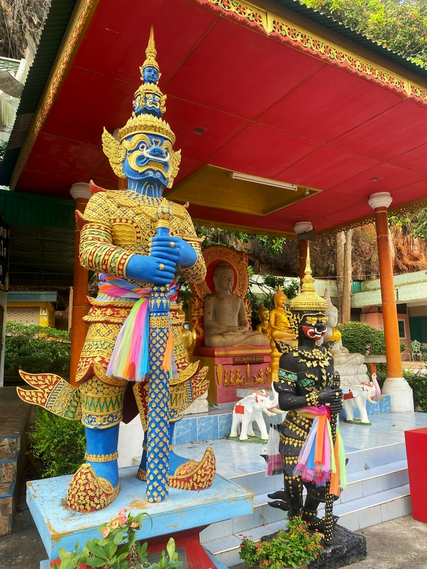 Wat Tham Suea: The Tiger Temple hero