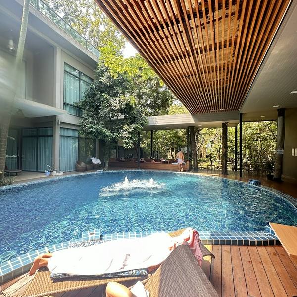 Clean and comfortable accommodations at Peace Land Khaosan with efficient staff and a central location.