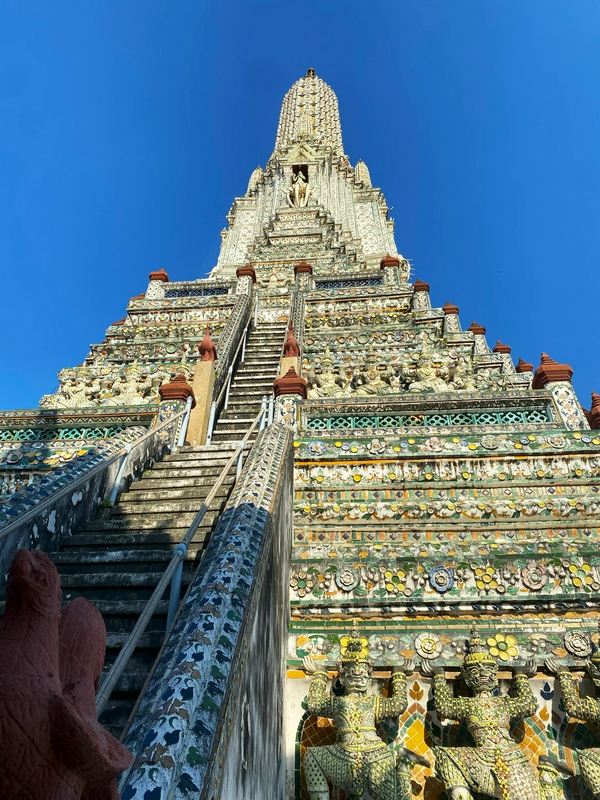 Wat Arun hero