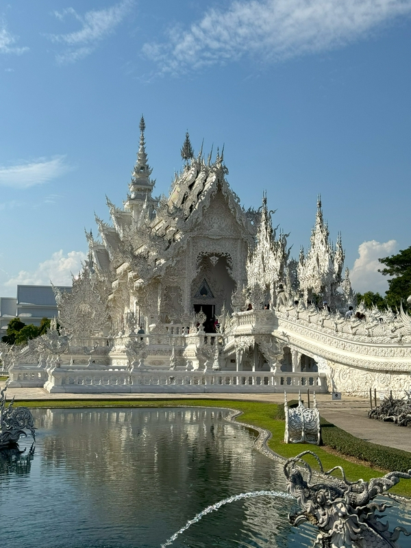 From Chiang Mai to Chiang Rai: the most beautiful temple in the world hero