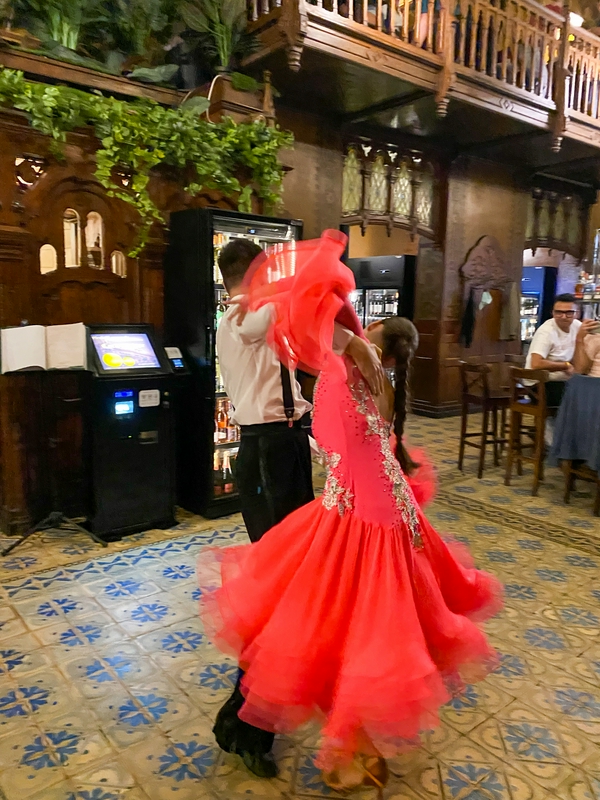 Caru' cu bere - traditional inn 4