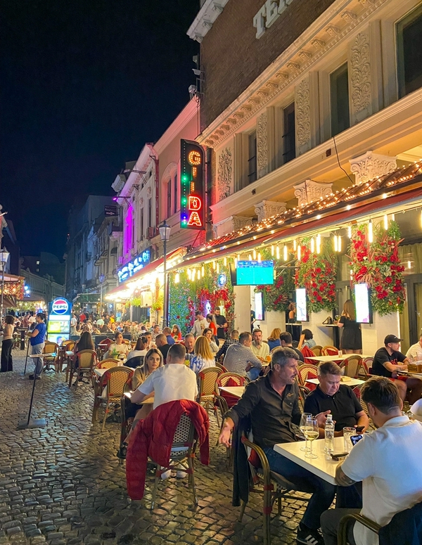 Bucharest Nightlife - Pub Crawl 1