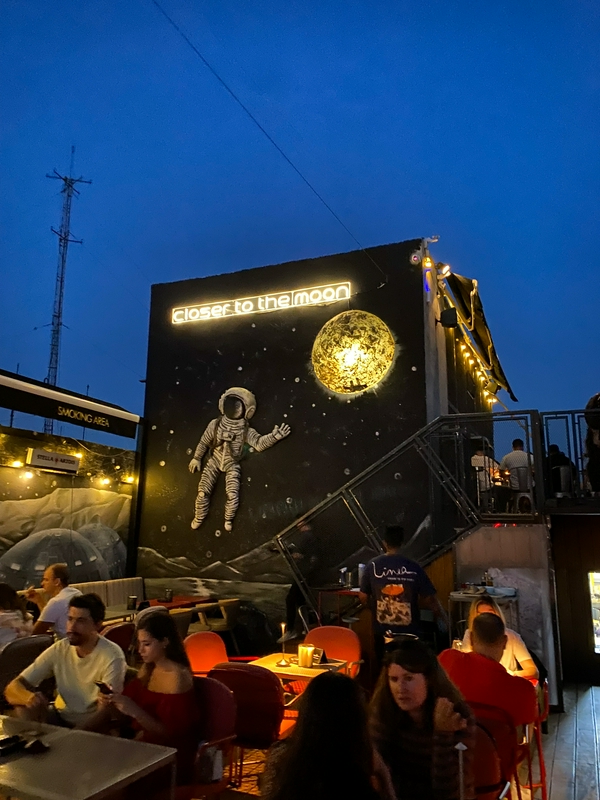 Aperitivo a la Linea | Closer To The Moon 4