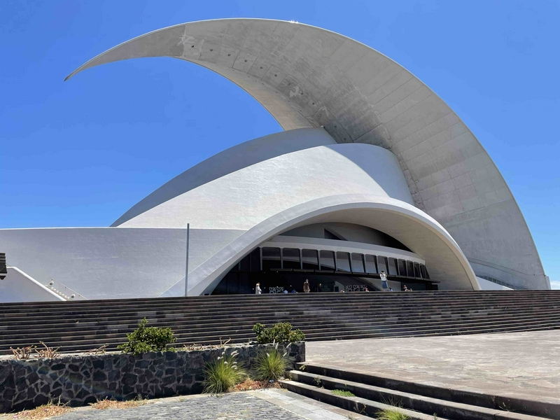 History, good wine and lush vegetation in the North 3