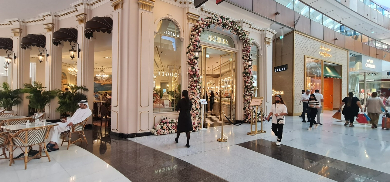 A crowded day at Dubai Mall showcasing luxury shopping and vibrant architecture.