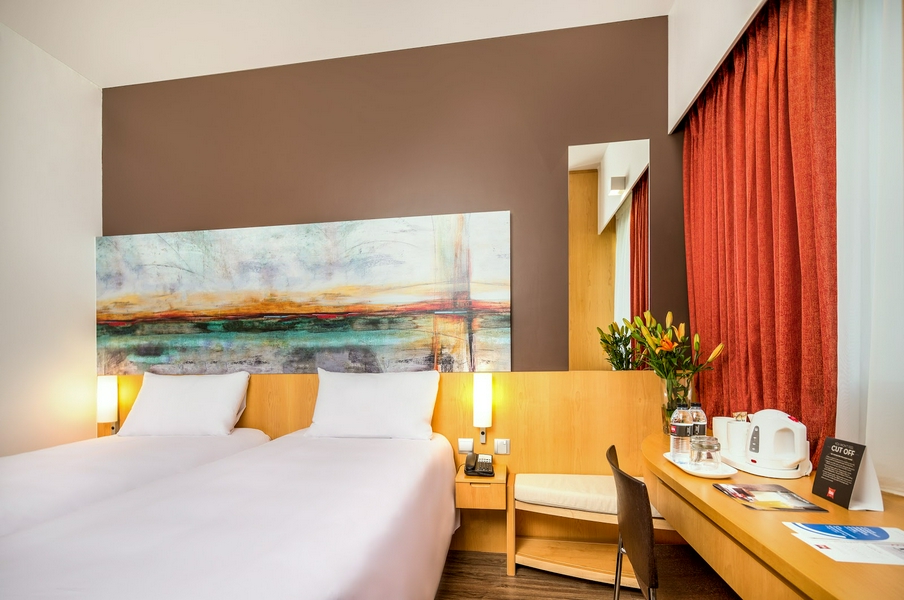 A cozy hotel room showcasing modern amenities and stylish decor.