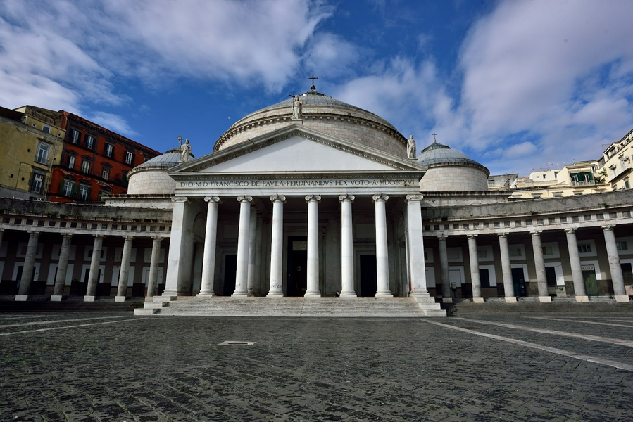 Participants engage in blindfolded walking at Piazza del Plebiscito, surrounded by equestrian statues and the San Francesco di Paola Church.