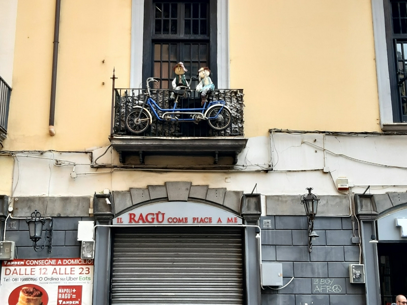 Delicious meatballs served with traditional ragù sauce at Tandem Ragù in Spaccanapoli, Naples.