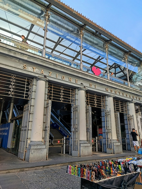 Photo booth at Stazione Montesanto EAV offering vintage prints and celebratory graphics.