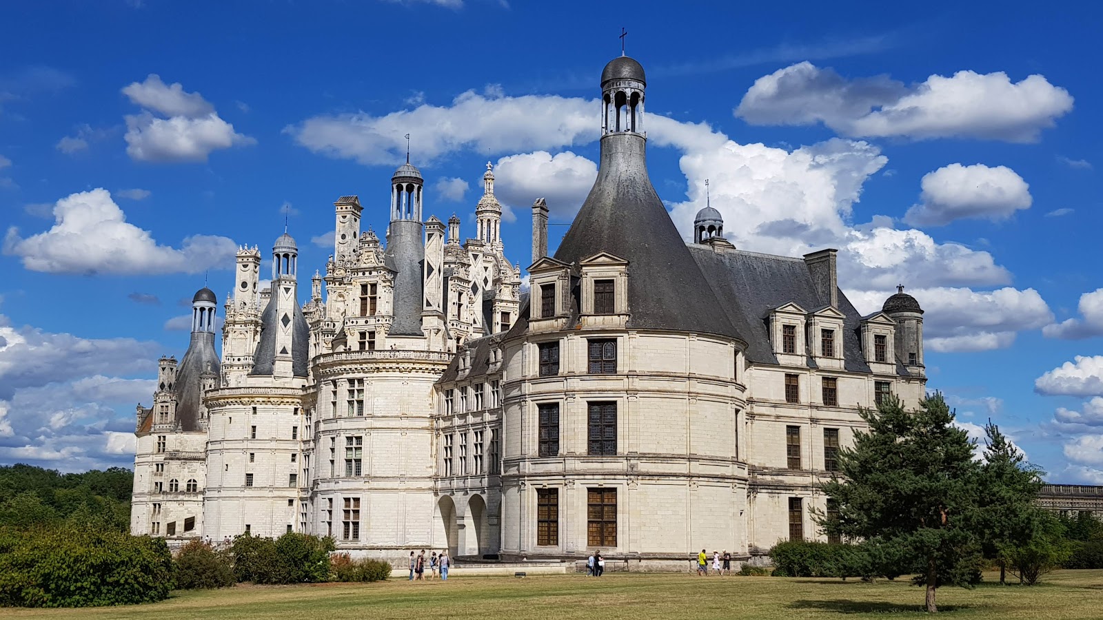Chambord Castle hero