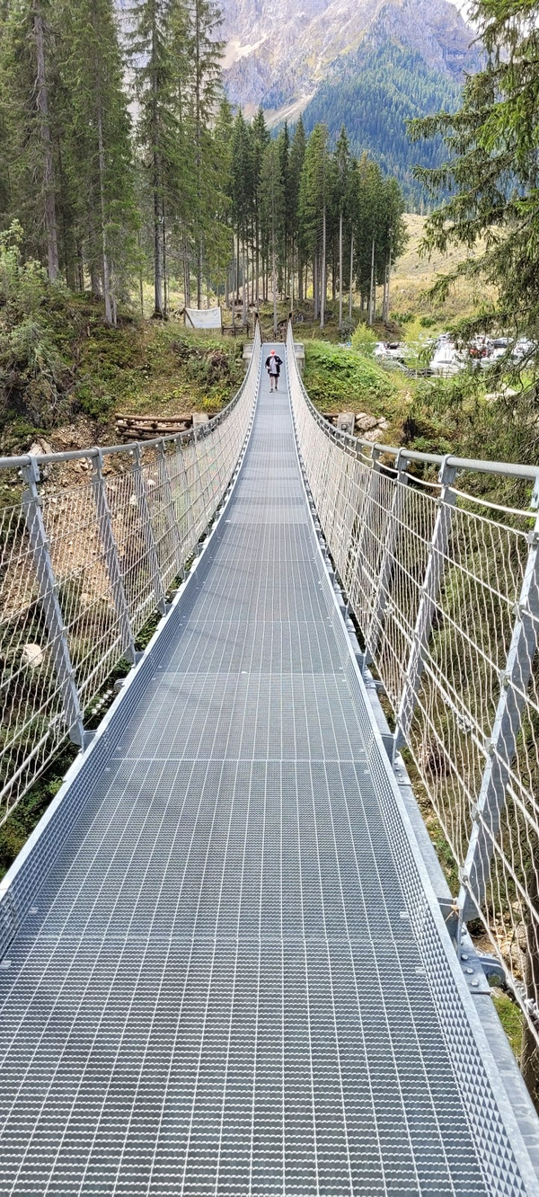 Suspension bridge at Lake Carezza 1