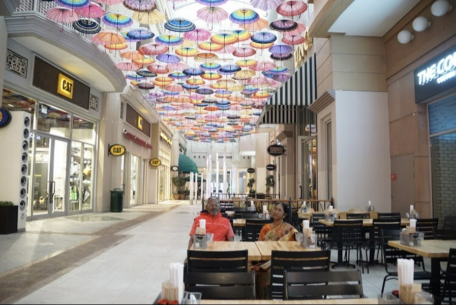 Shopping at the Dubai Mall 4