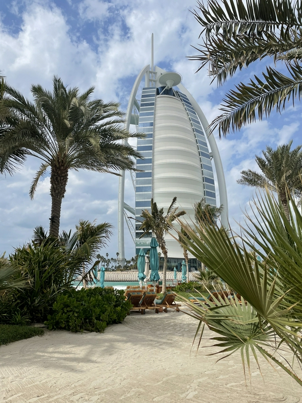 Brunch facing the Burj al-Arab 2