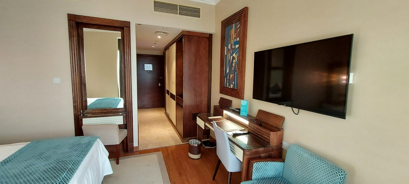 Stella Di Mare Hotel with views of Dubai Marina and beach access.