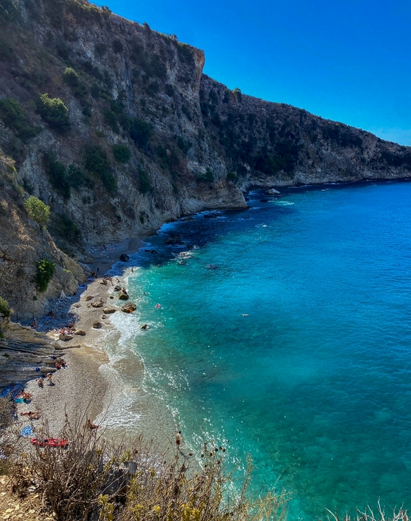 Filikuri Beach and Aquarium Bay hero