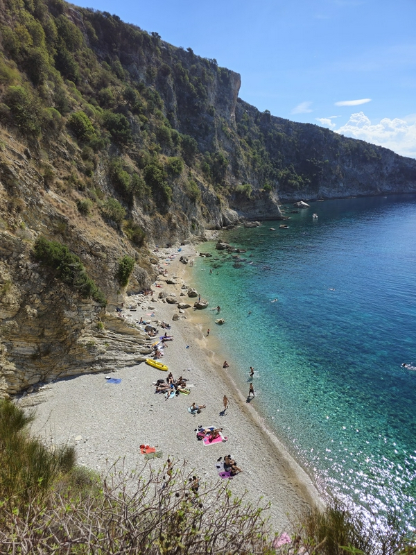 Filikuri Beach and Aquarium Bay 4