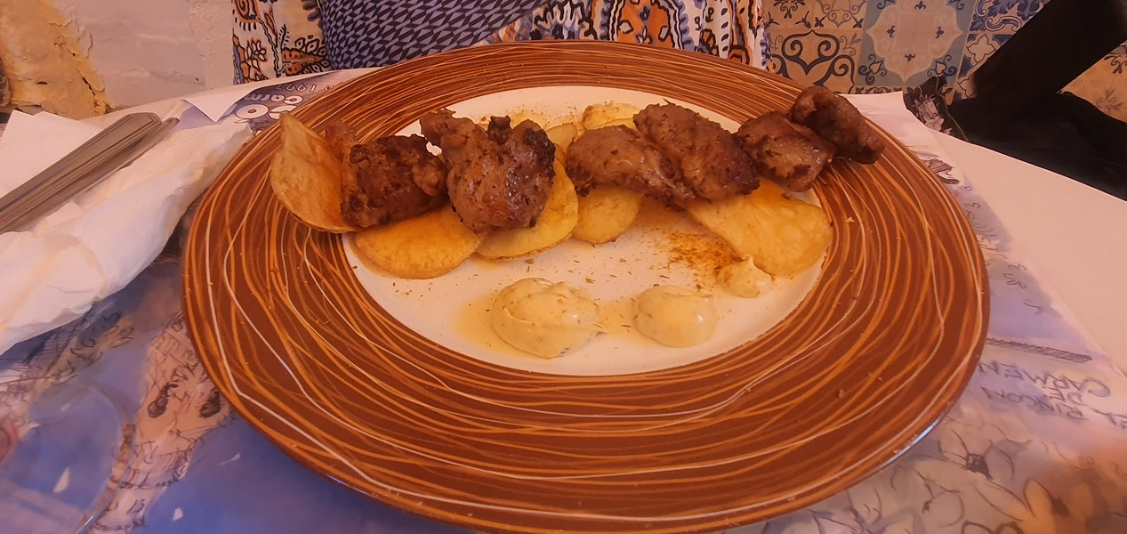 Dining al fresco with great local food 4