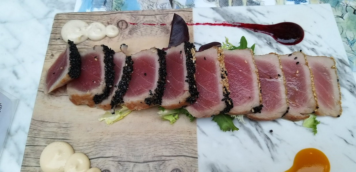 Dining al fresco with great local food 3