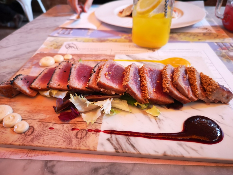 Dining al fresco with great local food 2