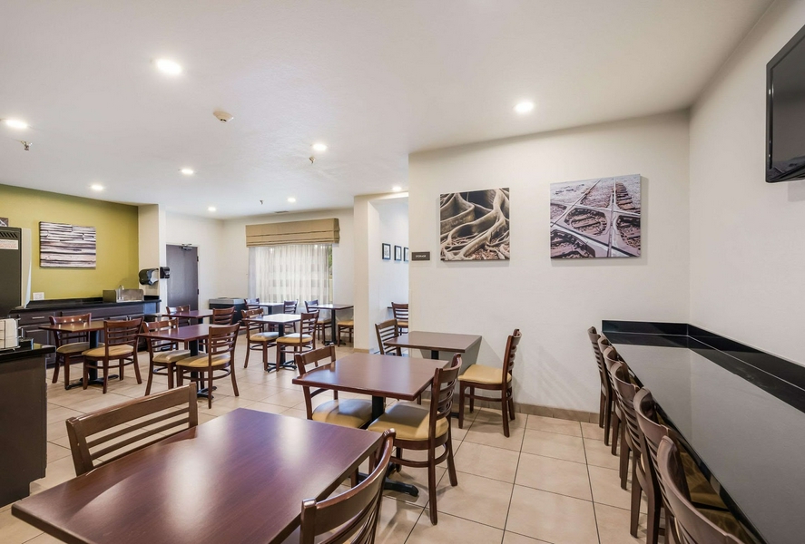 Holiday Inn Express & Suites Flagstaff 4