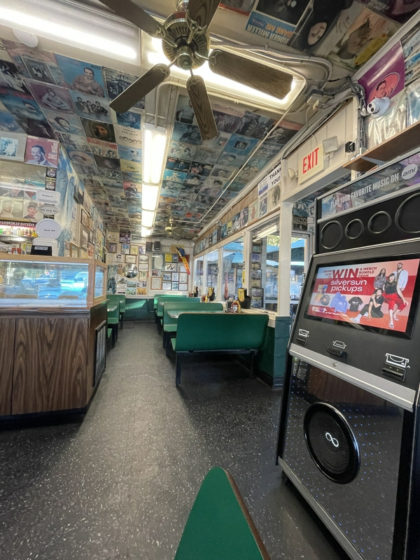 Happy Burger Diner hero