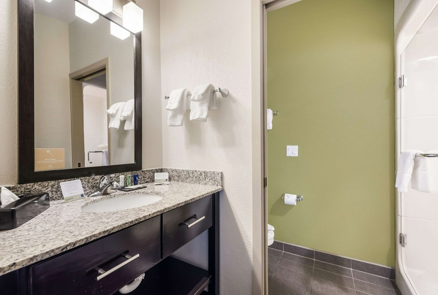 Holiday Inn Express & Suites Flagstaff 3