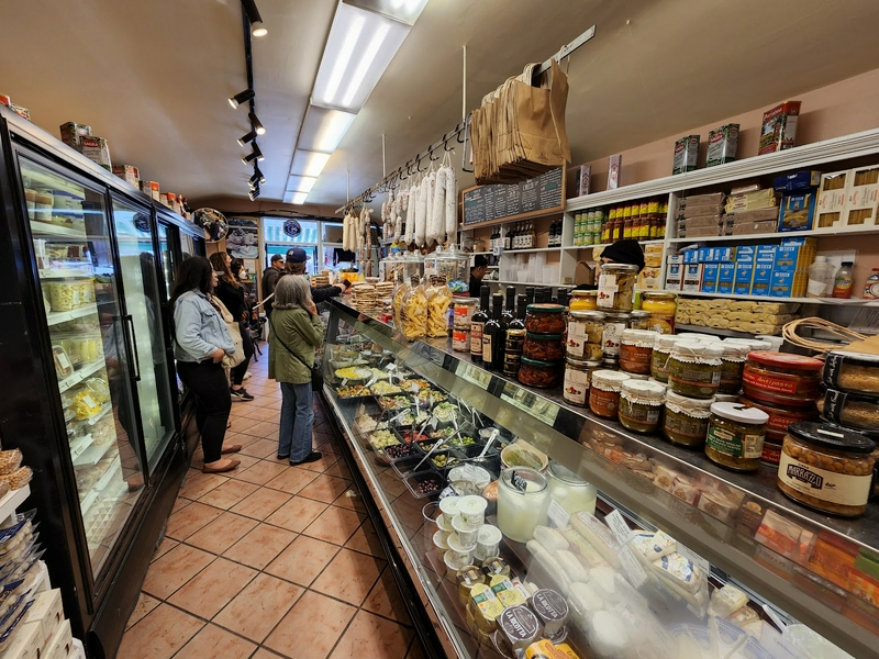 Lucca Delicatessen 4