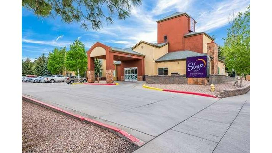 Holiday Inn Express & Suites Flagstaff hero