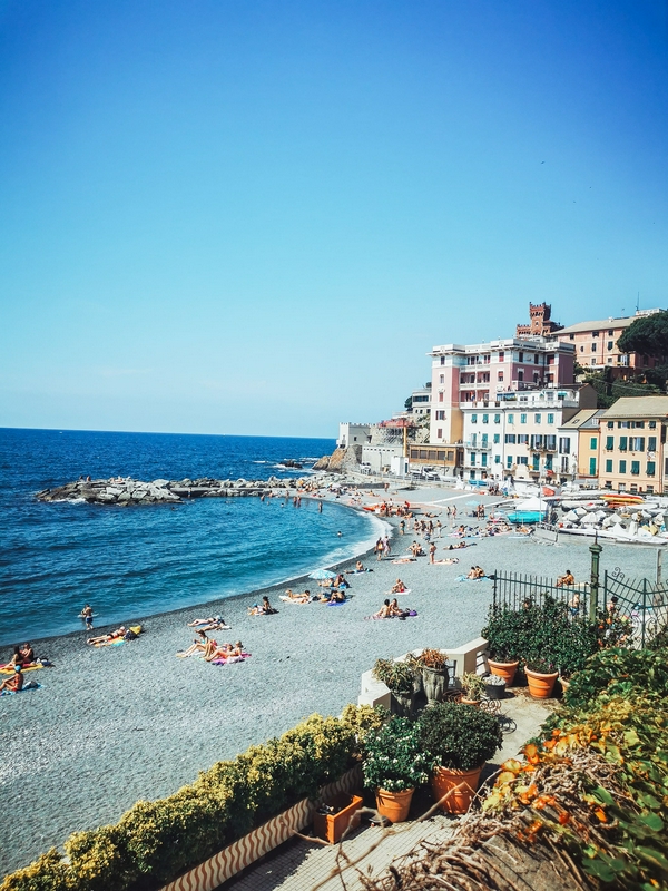 Spiaggia di Vernazzola beach with family-friendly amenities and accessibility.